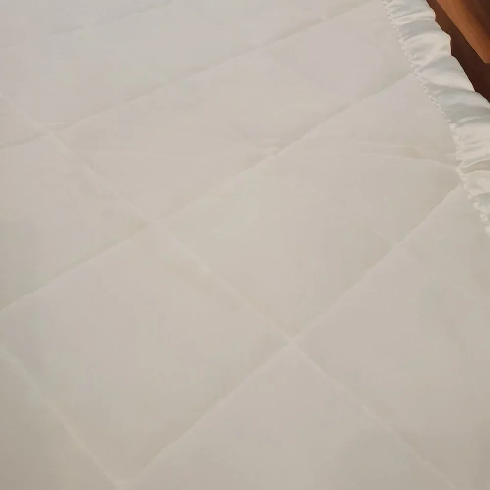 Vintage White Quilted Floral Embroidered Baby Comforter Blanket Satin Trim 48x35